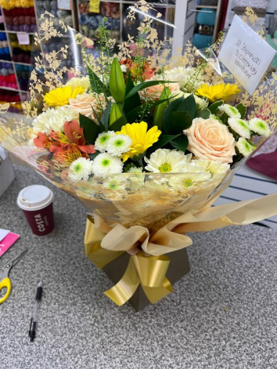 Sunshine - A stunning mix of peaches creams and lemons makes this the perfect gift suitable for any occasion